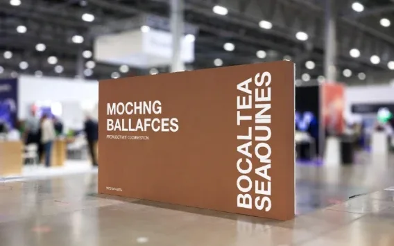 Gunakan Backdrop yang Menarik dari Jauh