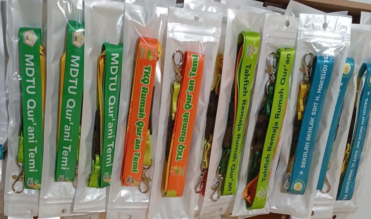 Packing exclusive zip satuan lanyard Rumah Quran Jakarta.