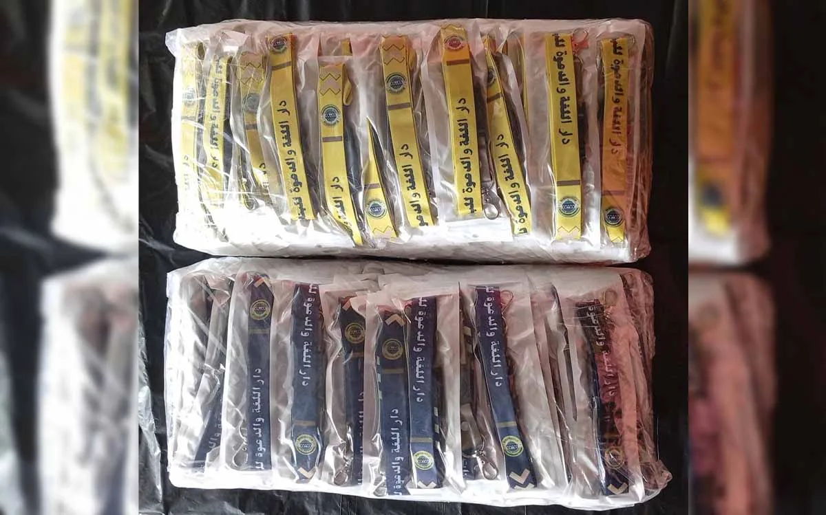 Packing lanyard custom menggunakan exclusive zip pouch satuan.